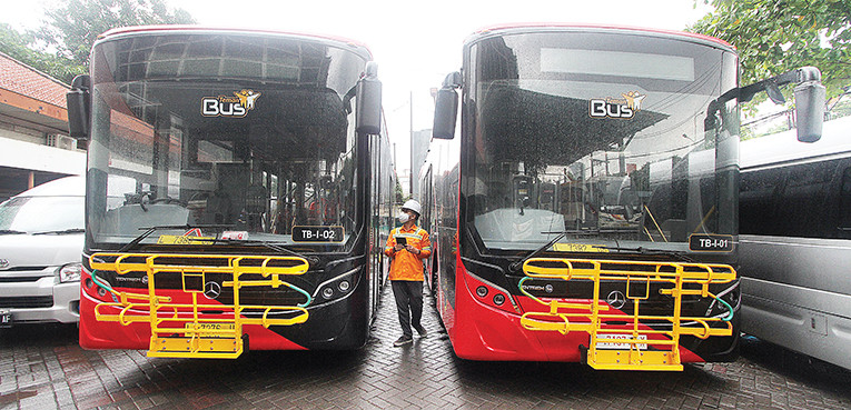 Bus Trans Semanggi Tertunda Gara-Gara Lelang